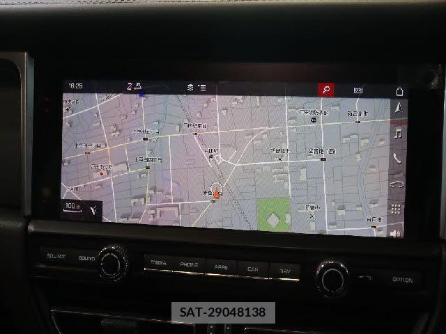 Porsche MACAN 2019-12 6677496-8