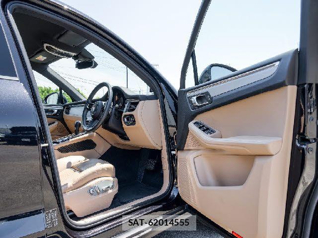 Porsche MACAN 2022-12 6682819-24