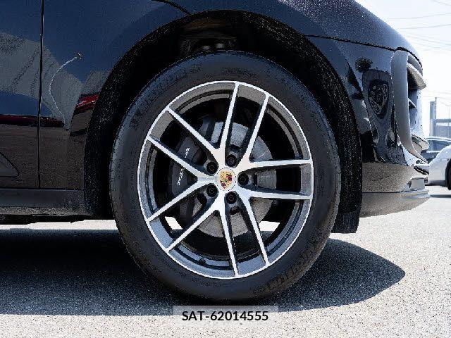 Porsche MACAN 2022-12 6682819-7