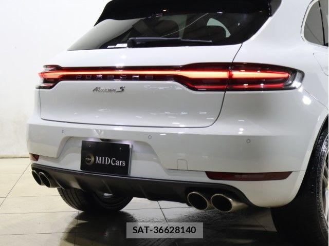 Porsche MACAN 2019-05 6717054-18