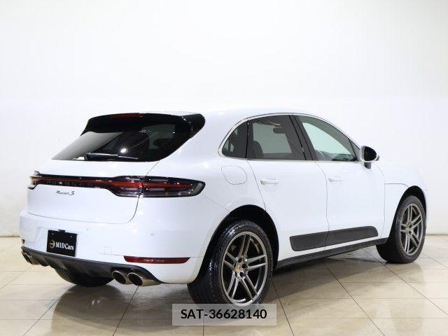 Porsche MACAN 2019-05 6717054-1