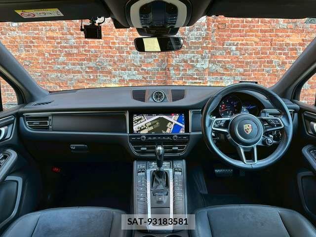 Porsche MACAN 2021-03 6911153-1