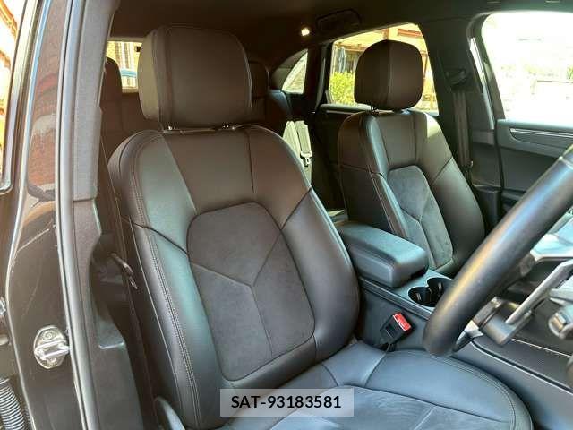 Porsche MACAN 2021-03 6911153-3
