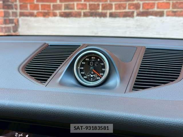 Porsche MACAN 2021-03 6911153-4