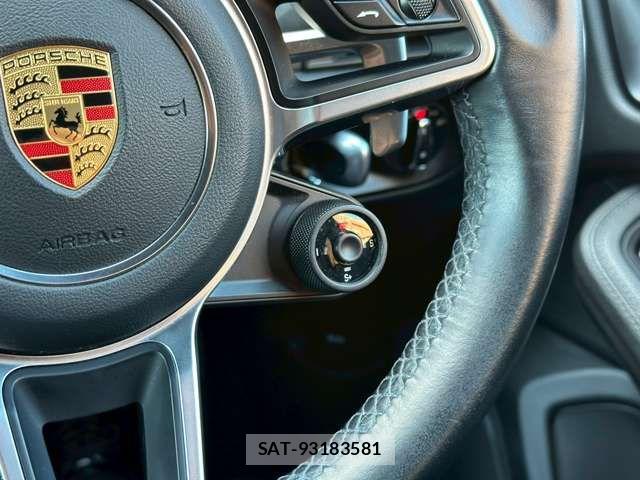 Porsche MACAN 2021-03 6911153-5