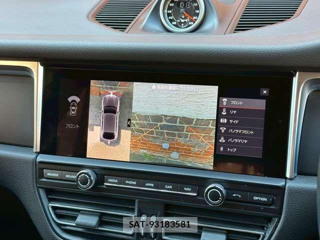 Porsche MACAN 2021-03 6911153-6