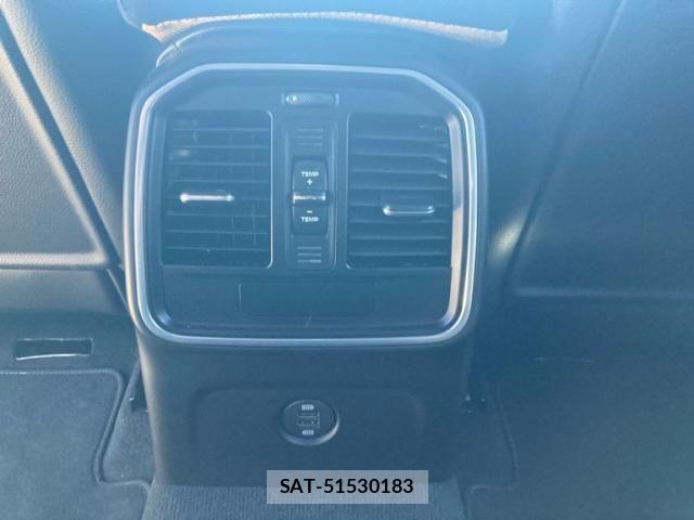 Porsche MACAN 2017-03 7021237-12