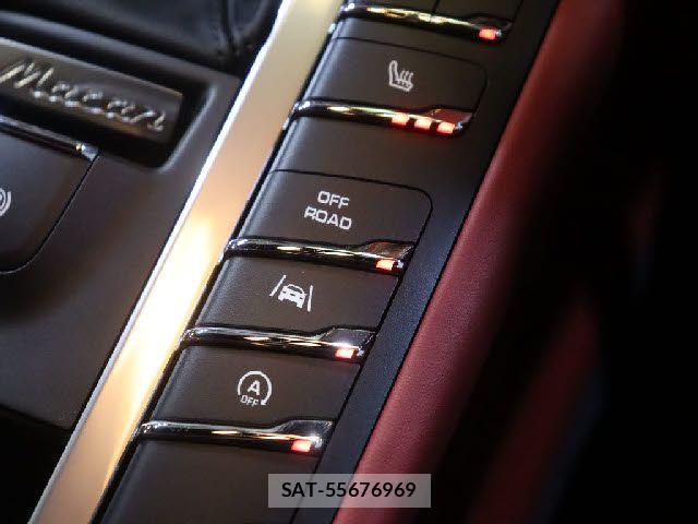 Porsche MACAN 2018-08 7215772-15