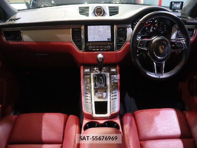 Porsche MACAN 2018-08 7215772-1