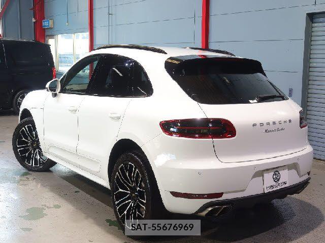 Porsche MACAN 2018-08 7215772-21