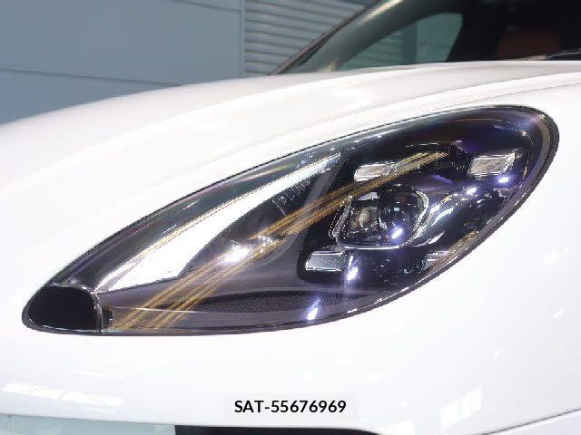 Porsche MACAN 2018-08 7215772-22