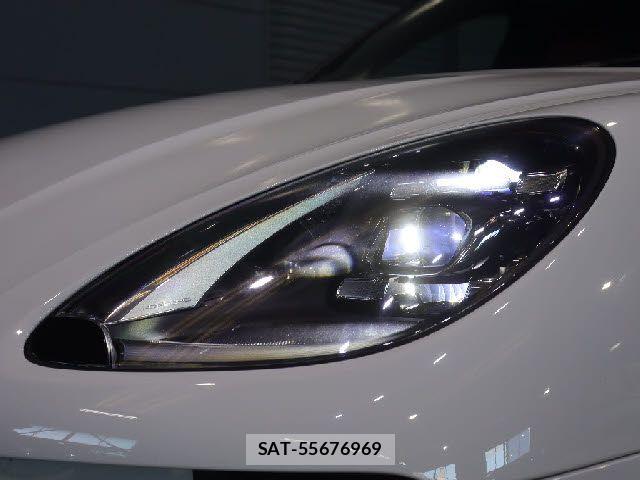 Porsche MACAN 2018-08 7215772-23