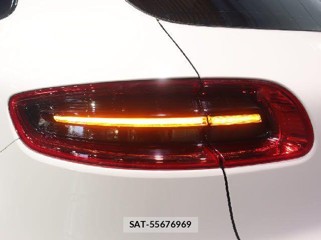 Porsche MACAN 2018-08 7215772-24