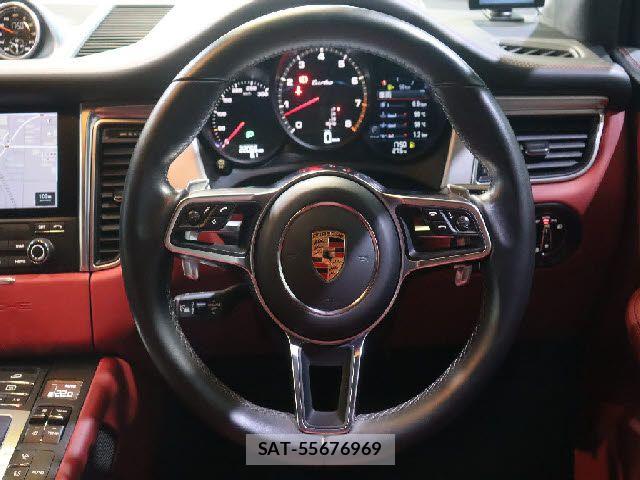 Porsche MACAN 2018-08 7215772-26