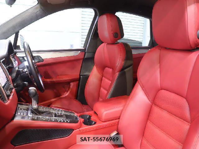 Porsche MACAN 2018-08 7215772-28