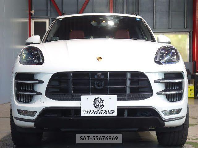 Porsche MACAN 2018-08 7215772-4