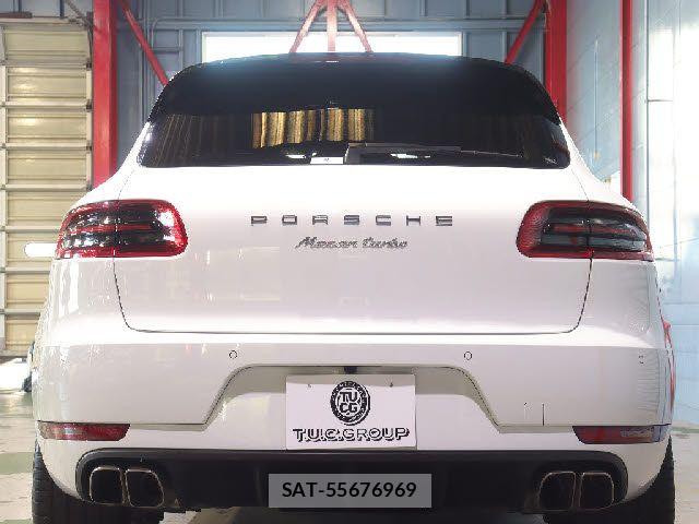 Porsche MACAN 2018-08 7215772-5