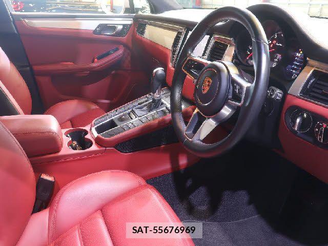 Porsche MACAN 2018-08 7215772-6