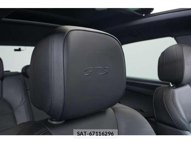 Porsche MACAN 2023-08 7223557-9