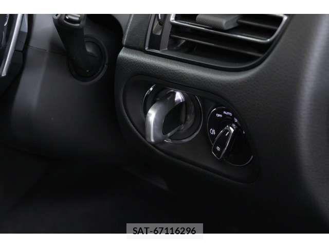 Porsche MACAN 2023-08 7223557-11