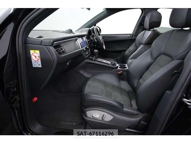 Porsche MACAN 2023-08 7223557-14