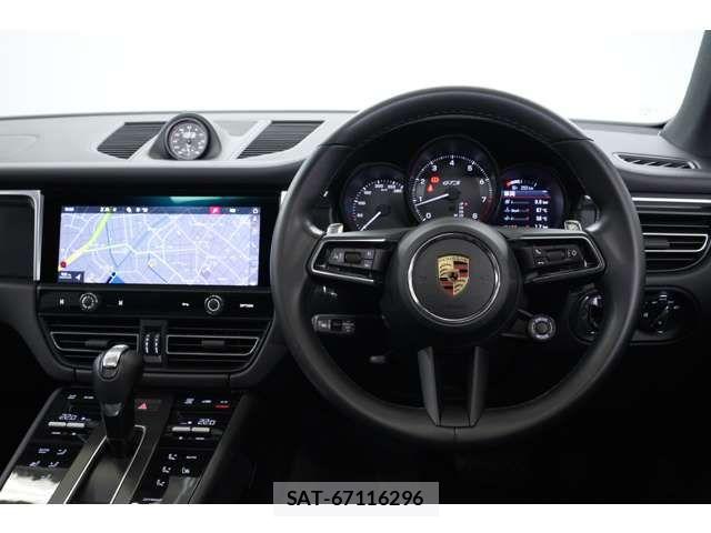 Porsche MACAN 2023-08 7223557-16