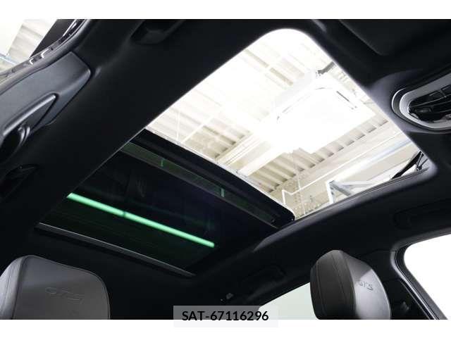 Porsche MACAN 2023-08 7223557-1
