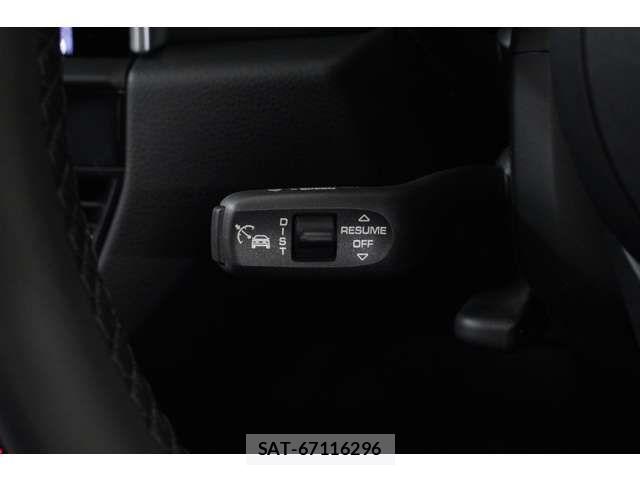Porsche MACAN 2023-08 7223557-3