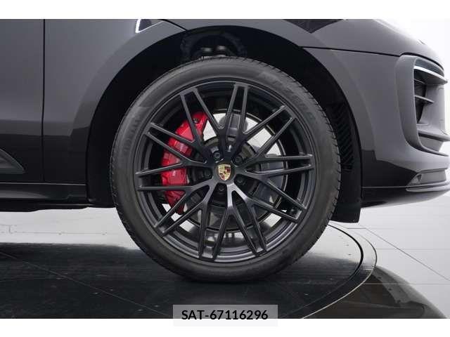 Porsche MACAN 2023-08 7223557-4