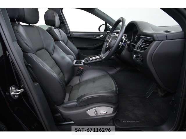 Porsche MACAN 2023-08 7223557-7
