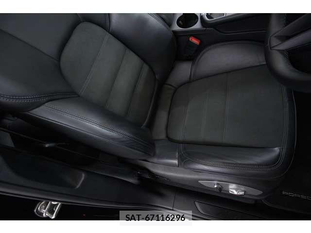 Porsche MACAN 2023-08 7223557-8