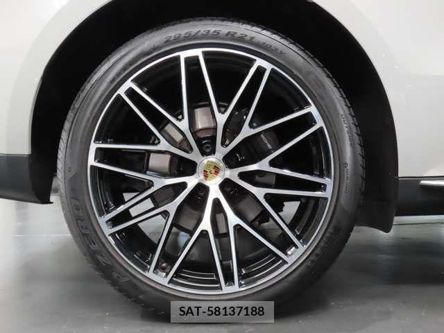 Porsche MACAN 2024-05 7223560-10