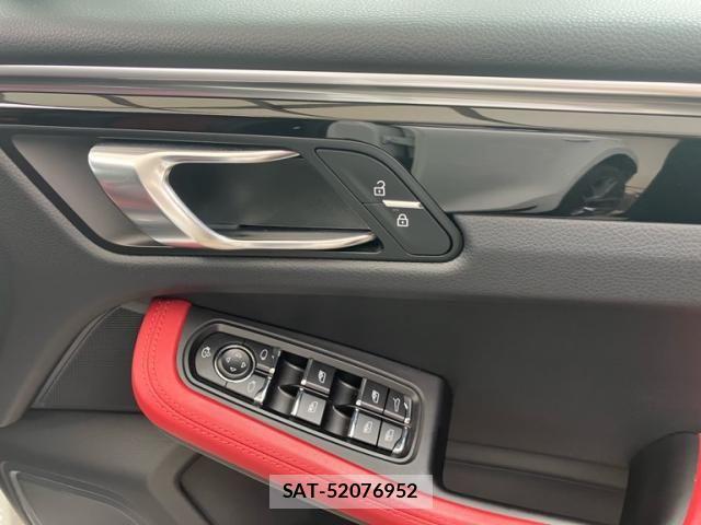 Porsche MACAN 2023-02 7251913-12