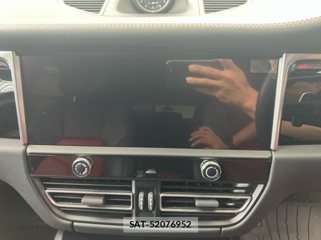 Porsche MACAN 2023-02 7251913-15