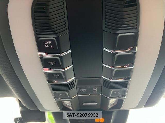 Porsche MACAN 2023-02 7251913-22
