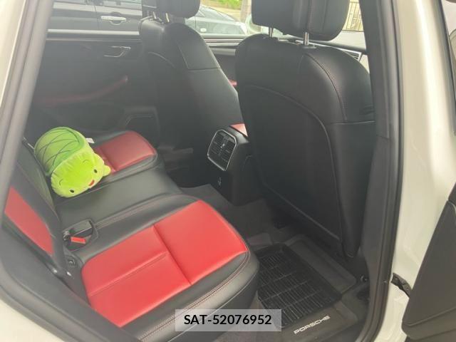 Porsche MACAN 2023-02 7251913-7