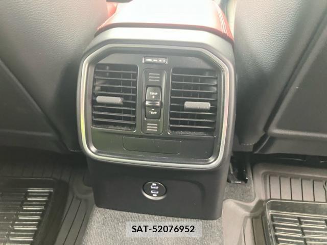 Porsche MACAN 2023-02 7251913-8