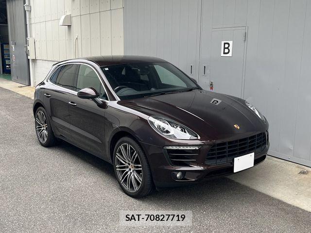 Porsche MACAN 2016-04 7329357-0