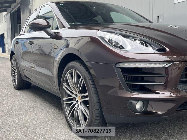 Porsche MACAN 2016-04 7329357-8
