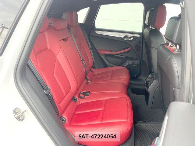 Porsche MACAN 2015-08 7329360-9