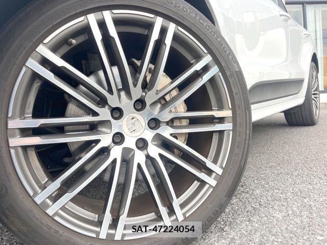 Porsche MACAN 2015-08 7329360-13