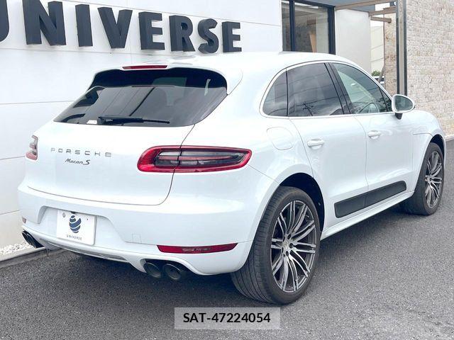 Porsche MACAN 2015-08 7329360-17