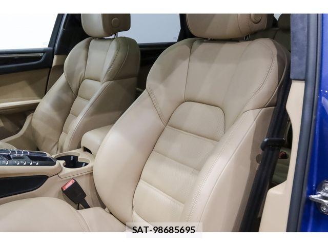 Porsche MACAN 2017-09 7329356-9