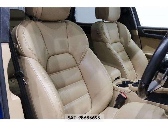 Porsche MACAN 2017-09 7329356-2