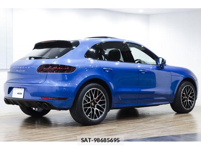 Porsche MACAN 2017-09 7329356-6