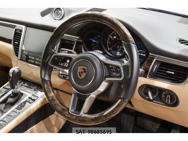 Porsche MACAN 2017-09 7329356-8