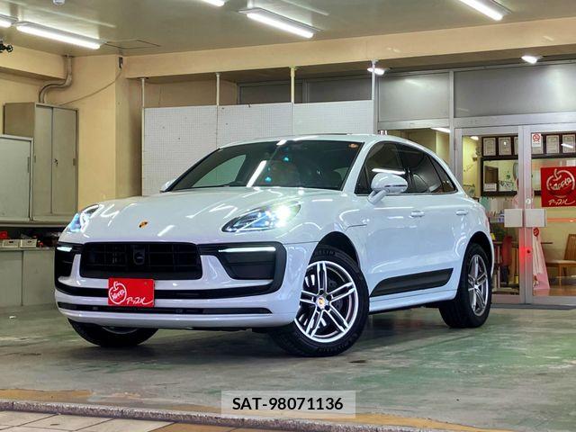 Porsche MACAN 2022-12 7329355-0