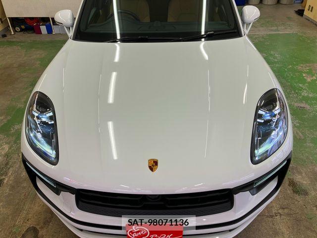Porsche MACAN 2022-12 7329355-9