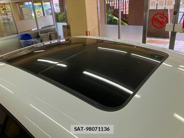 Porsche MACAN 2022-12 7329355-10