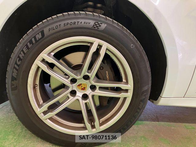 Porsche MACAN 2022-12 7329355-12